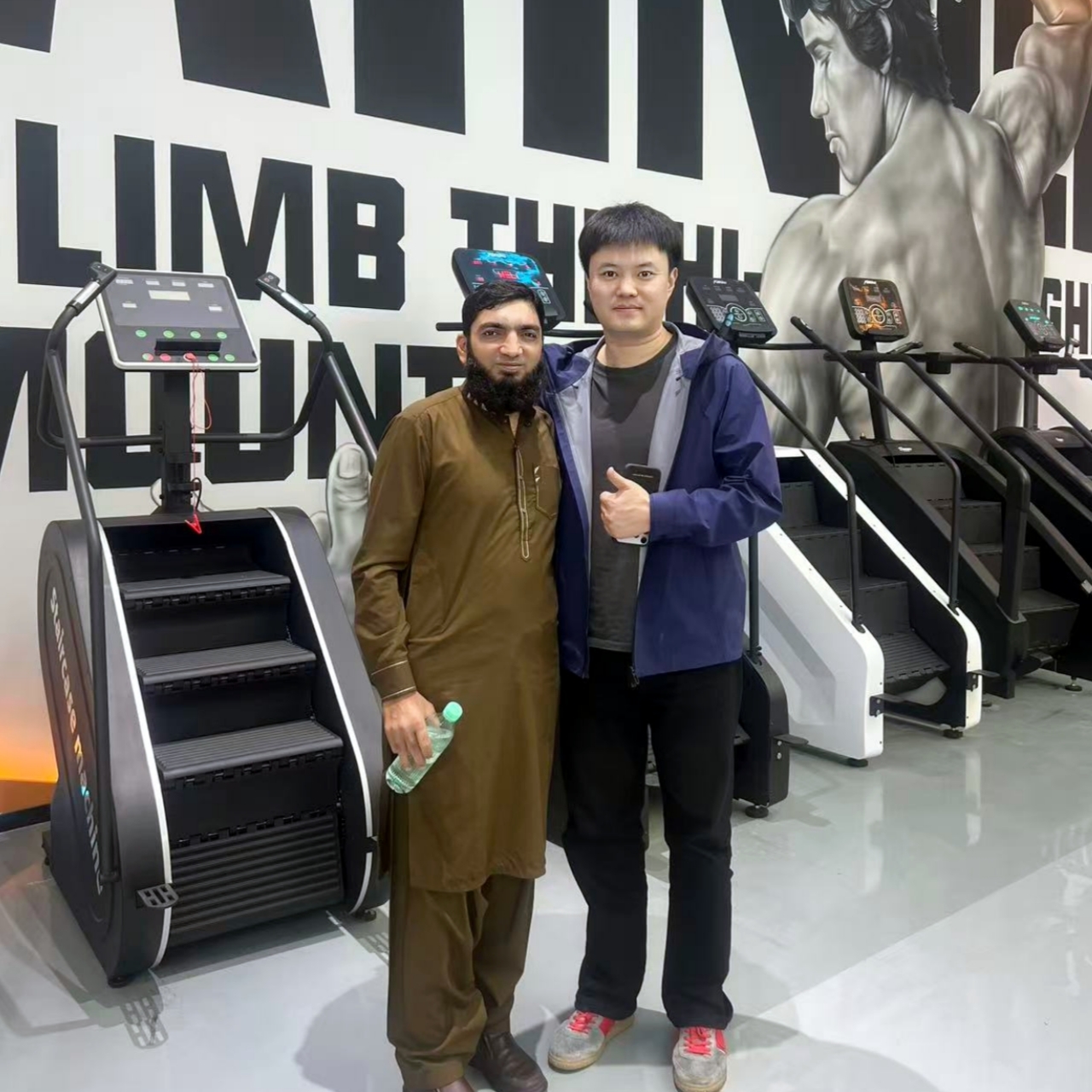 yingruis Fitness Equipment Technology Co., Ltd. பாகிஸ்தான் வாடிக்கையாளர்களுக்கான 30 வளைந்த டிரெட்மில்ஸ் ஆர்டரை வெற்றிகரமாக முடித்தது